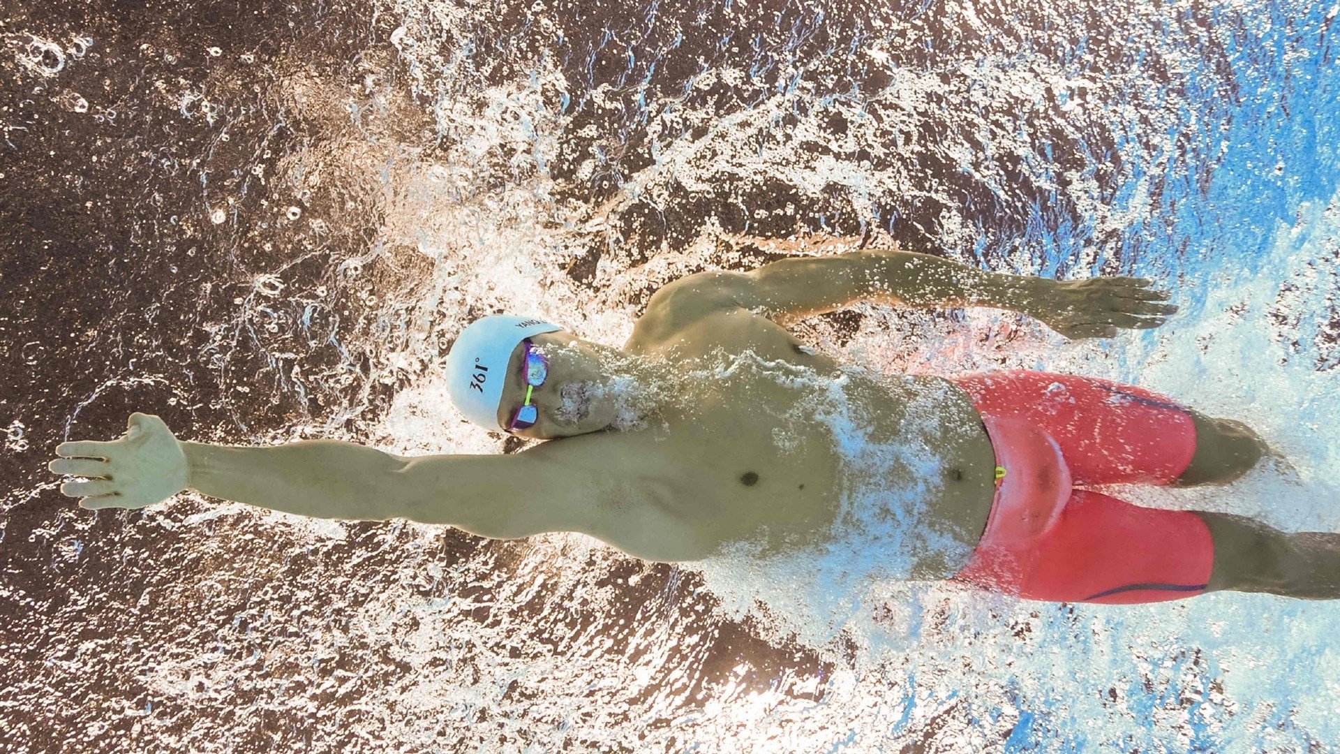 詹姆斯客串解说比赛妙语连珠,詹姆斯客串解说比赛妙语连珠的是谁